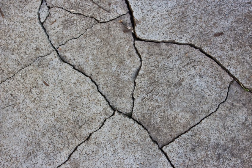 Does Concrete Crack in High Temperatures?